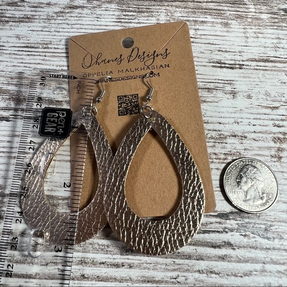 #13 Handmade Rose Gold Marbled Leather Earrings - Picture 3 of 6